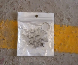 Durable 18-in-1 Snowflake Multi-Tool – Bottle Opener & Screwdriver Wrench Kit